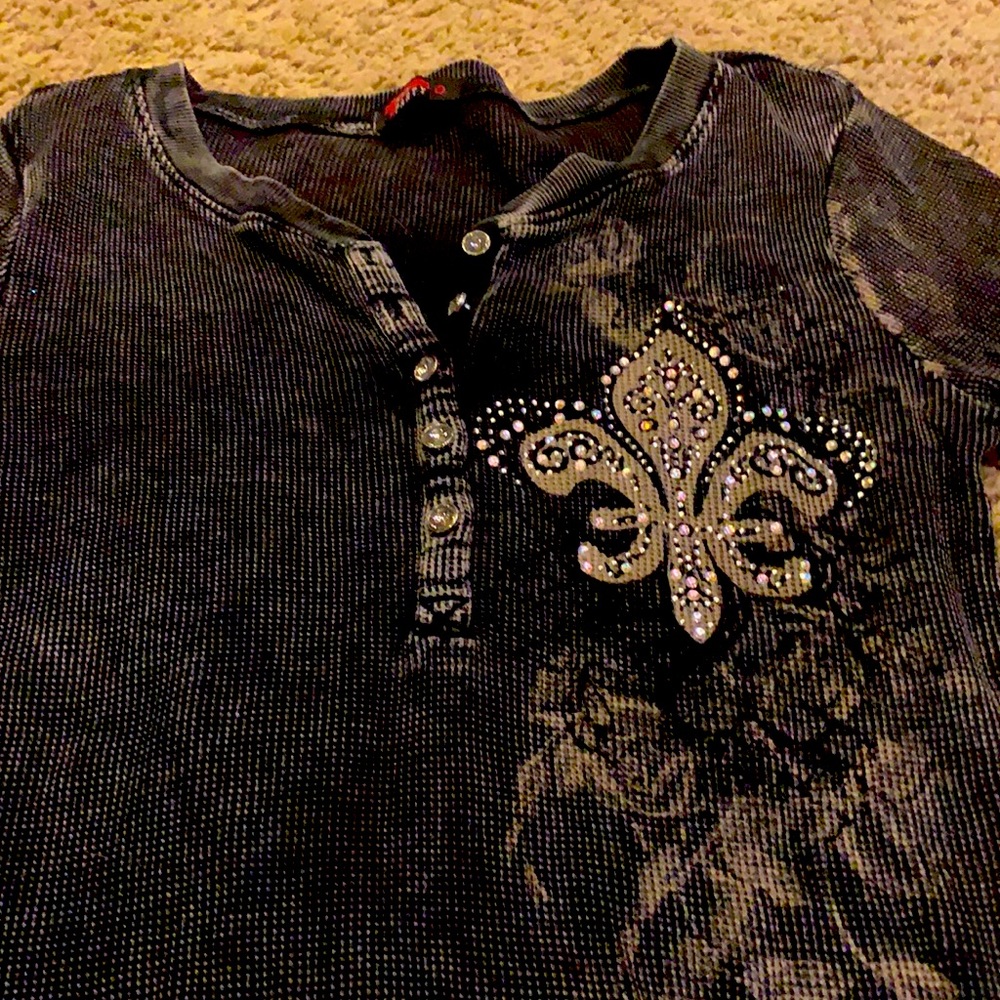 Grayish beigh long sleeve thermal.